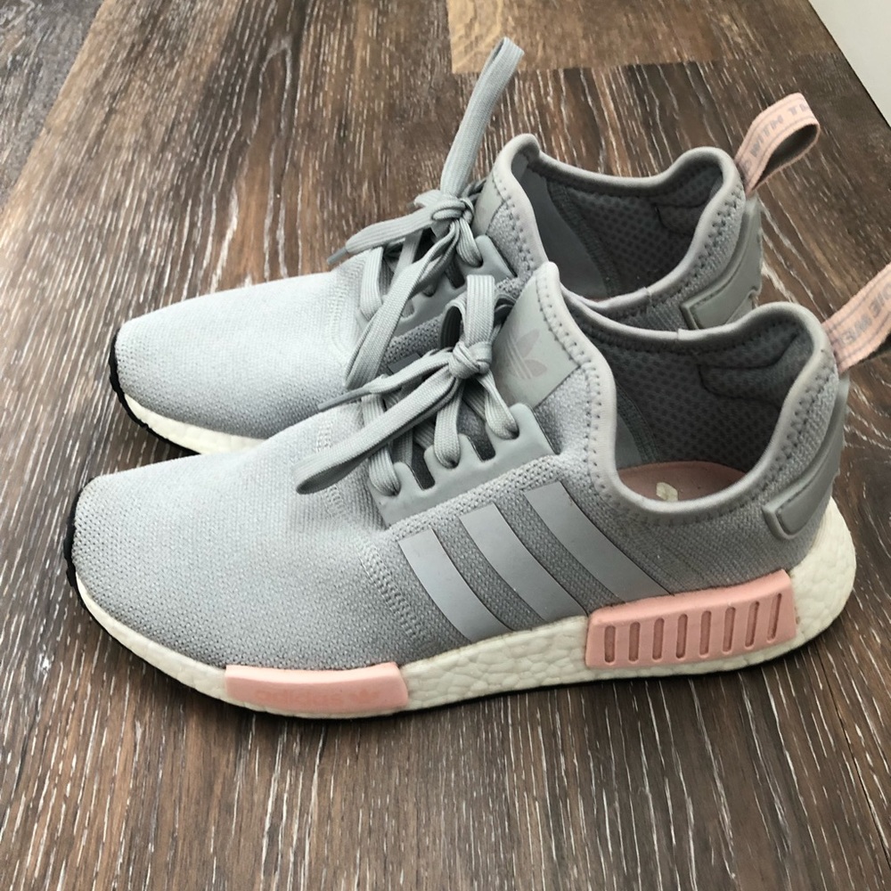 Adidas NMD R1 onyx grey with pink